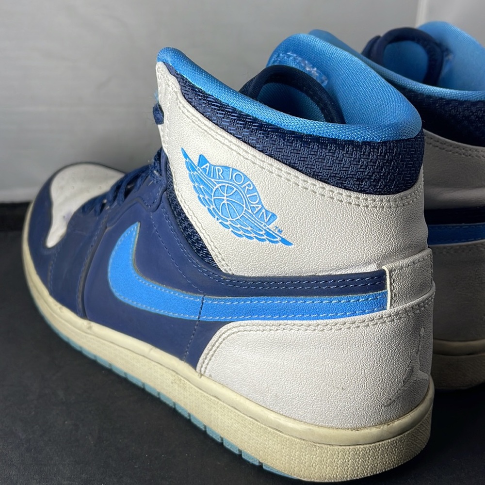 Jordan Athletic Shoes in Blue and White - Picture 7 of 14